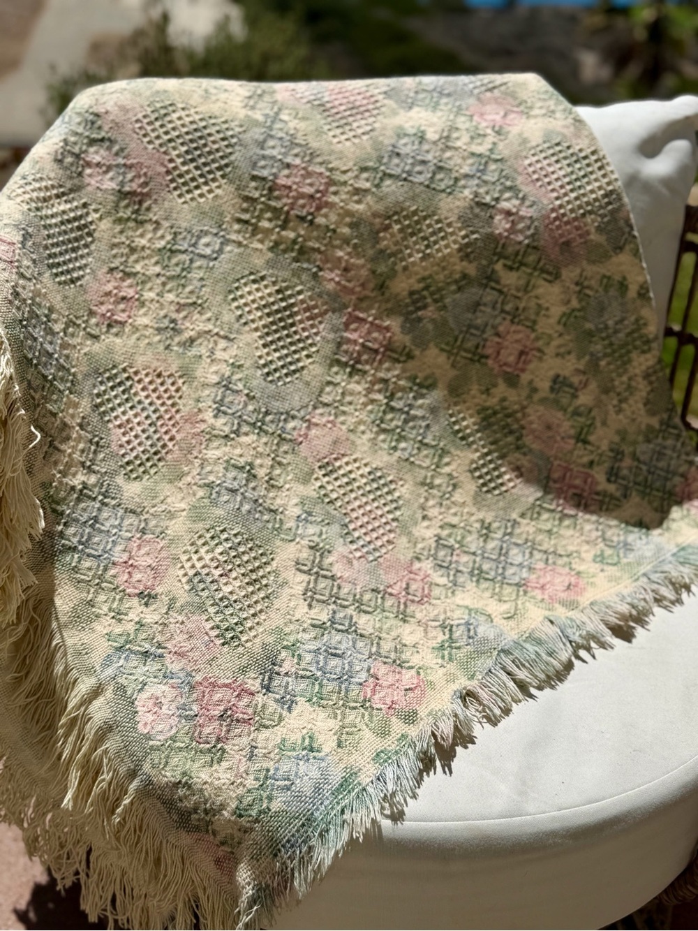 Pastel Pink & Green Woven Fringe Throw Blanket - Soft Decorative Accent